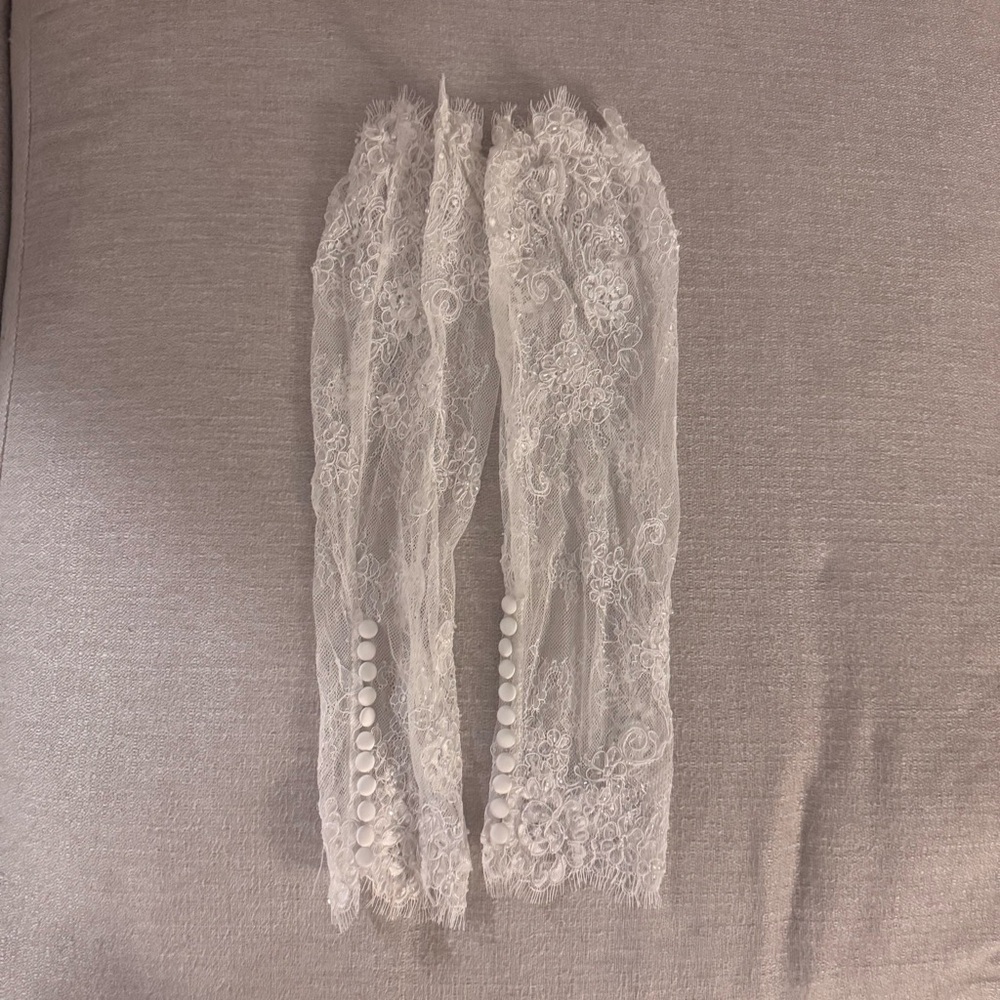 White Lace Bridal Sleeves / Gloves Boutique